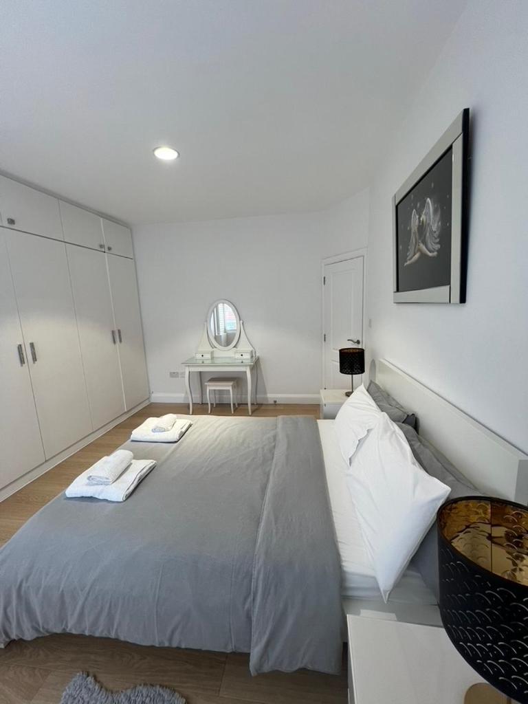 Zenobia London Luxury Apartments Финчли Екстериор снимка