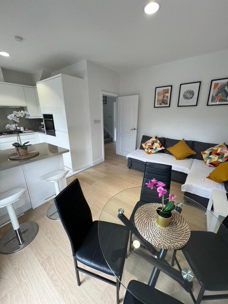 Zenobia London Luxury Apartments Финчли Екстериор снимка