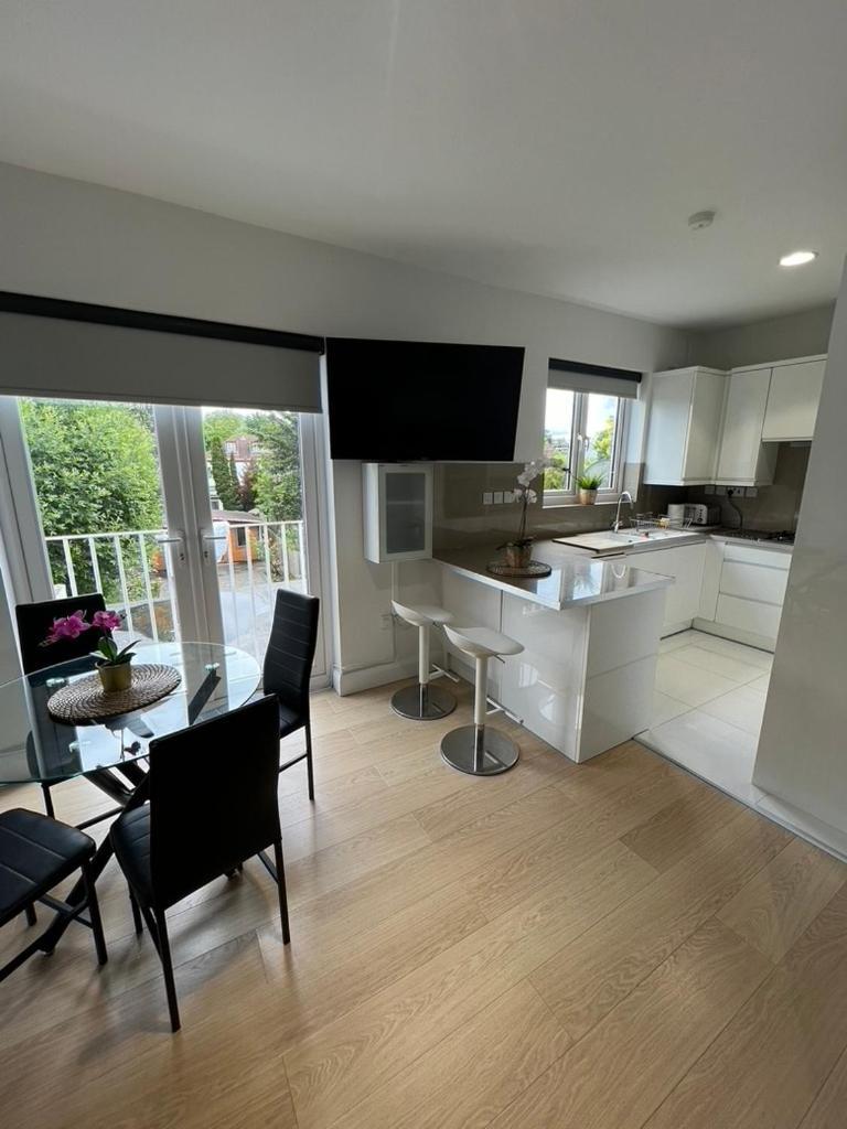 Zenobia London Luxury Apartments Финчли Екстериор снимка