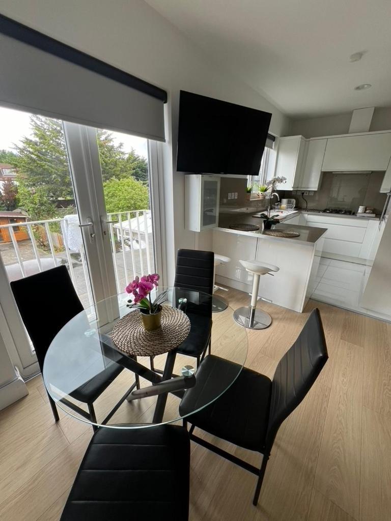 Zenobia London Luxury Apartments Финчли Екстериор снимка