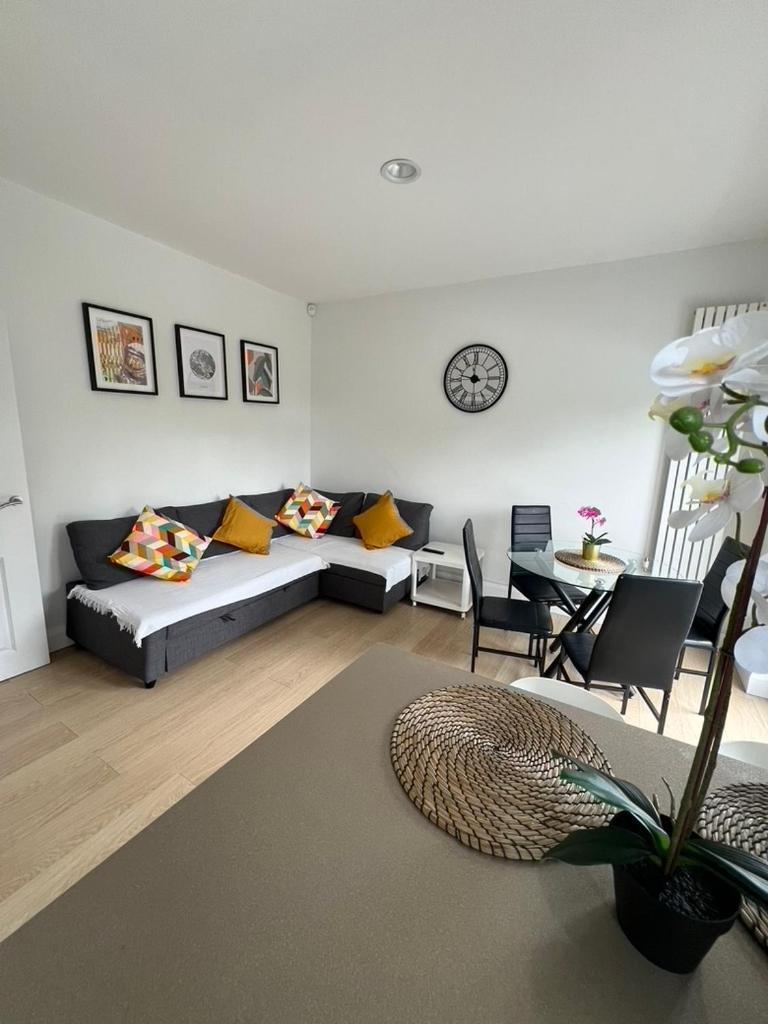 Zenobia London Luxury Apartments Финчли Екстериор снимка