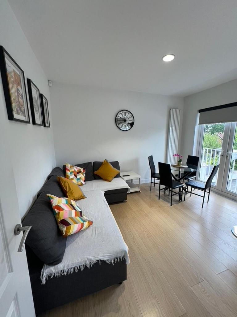 Zenobia London Luxury Apartments Финчли Екстериор снимка