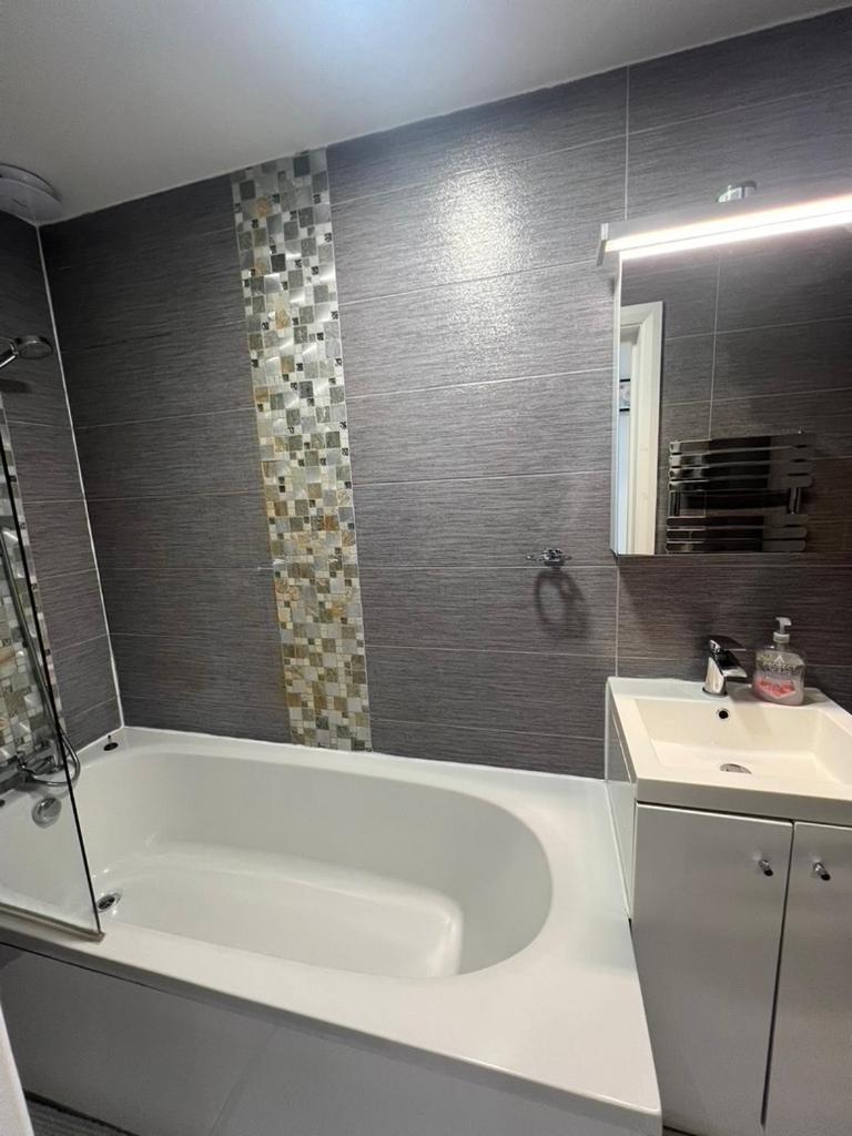 Zenobia London Luxury Apartments Финчли Екстериор снимка