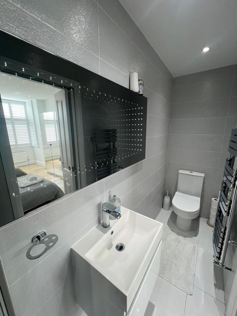 Zenobia London Luxury Apartments Финчли Екстериор снимка