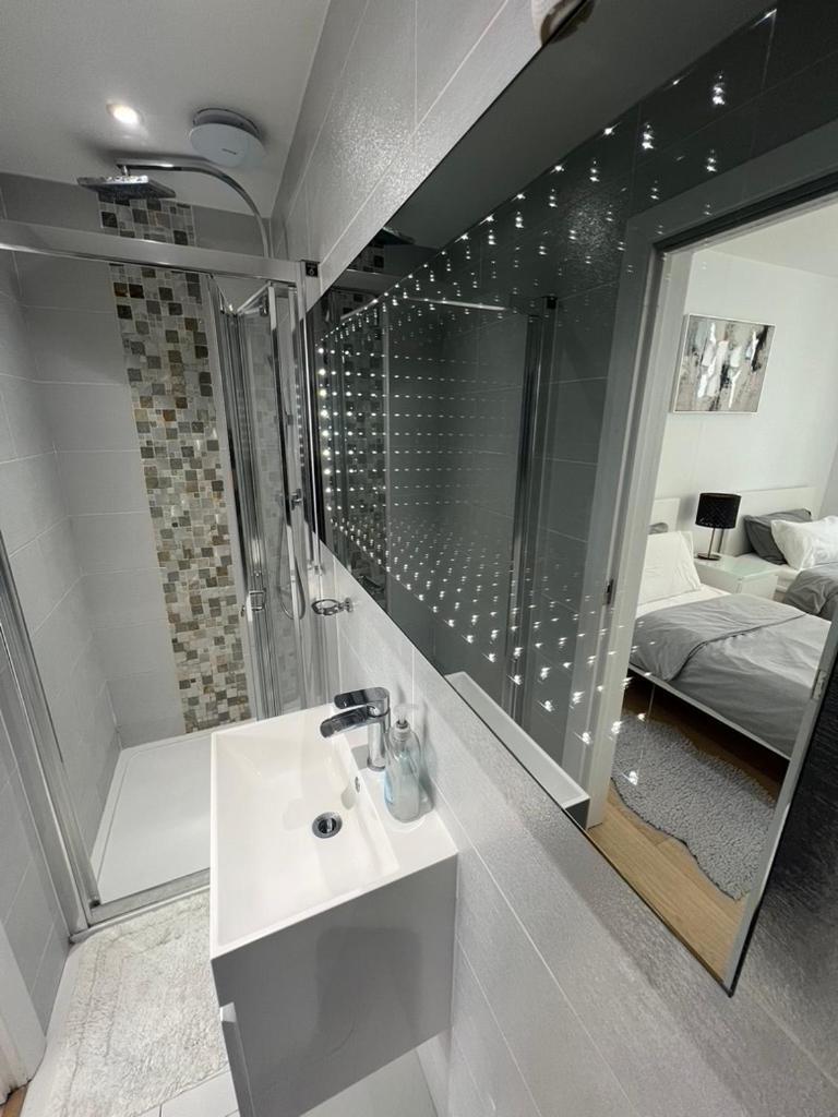 Zenobia London Luxury Apartments Финчли Екстериор снимка