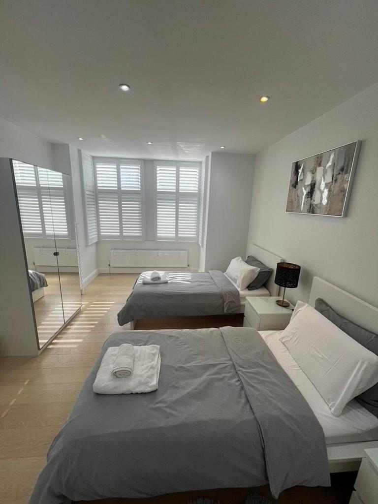 Zenobia London Luxury Apartments Финчли Екстериор снимка