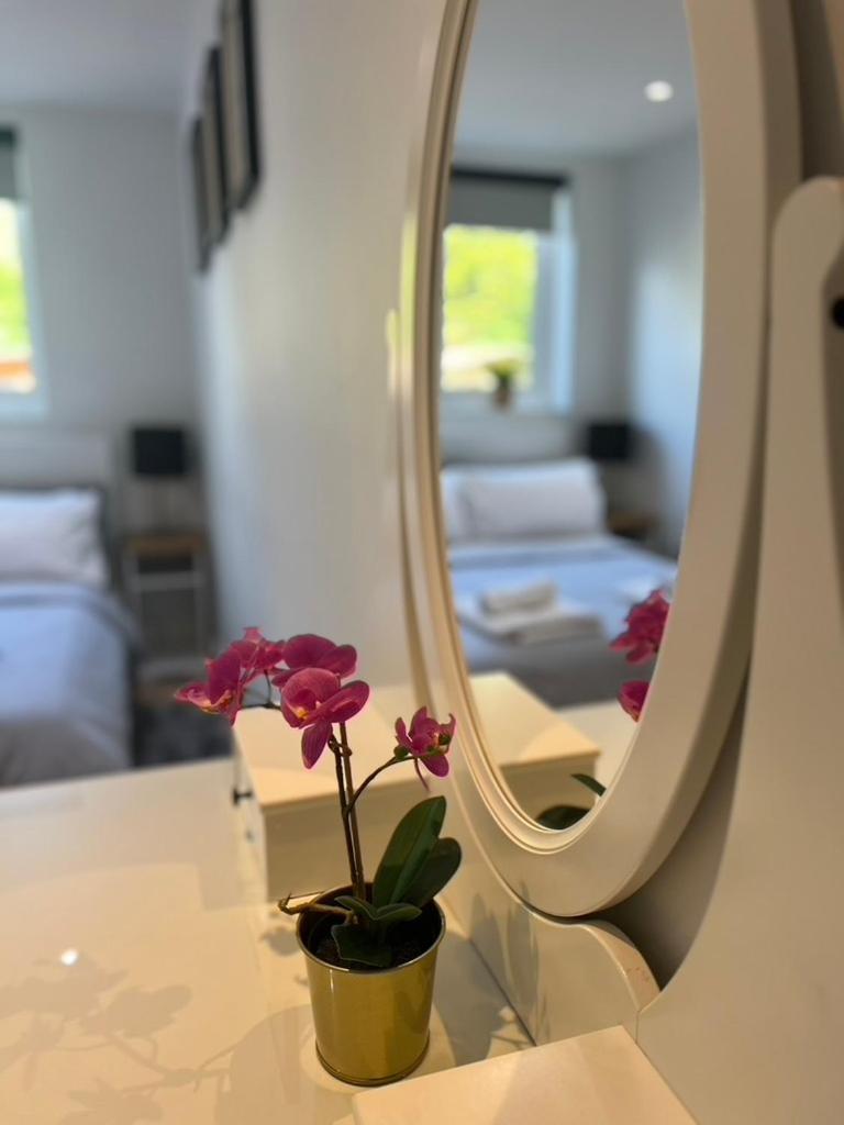 Zenobia London Luxury Apartments Финчли Екстериор снимка