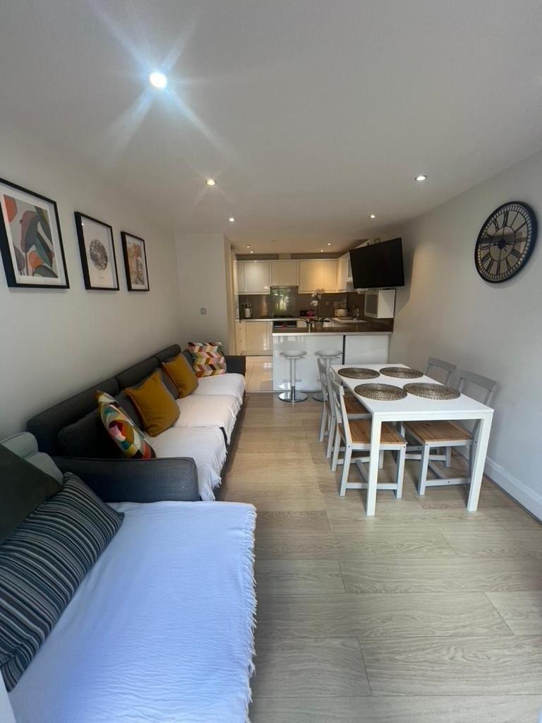 Zenobia London Luxury Apartments Финчли Екстериор снимка