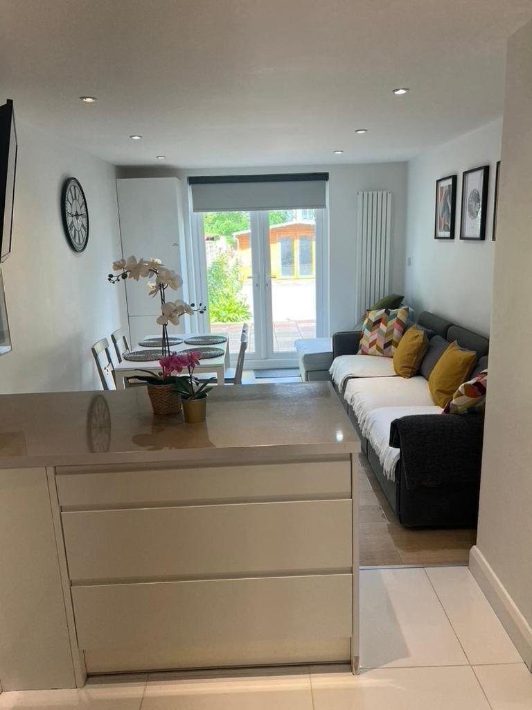 Zenobia London Luxury Apartments Финчли Екстериор снимка