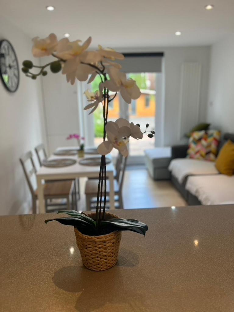 Zenobia London Luxury Apartments Финчли Екстериор снимка