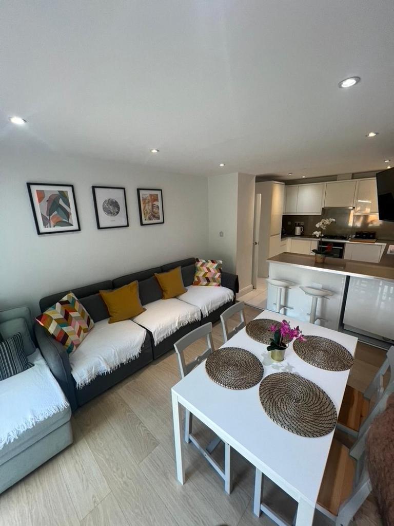 Zenobia London Luxury Apartments Финчли Екстериор снимка