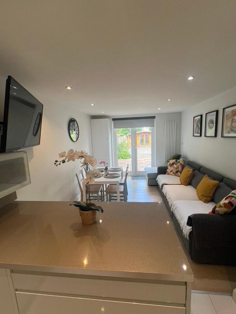 Zenobia London Luxury Apartments Финчли Екстериор снимка